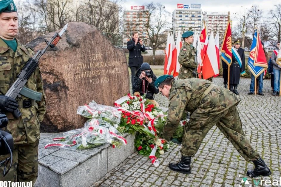 Uczniowie naszej szkoły wzięli udział w uroczystościach z okazji 71. Rocznicy wyzwolenia Torunia.